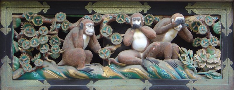 800px-Hear_speak_see_no_evil_Toshogu