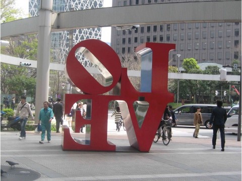 LOVE_Sculpture_at_Shinjuku_Island_Tower-Shinjuku